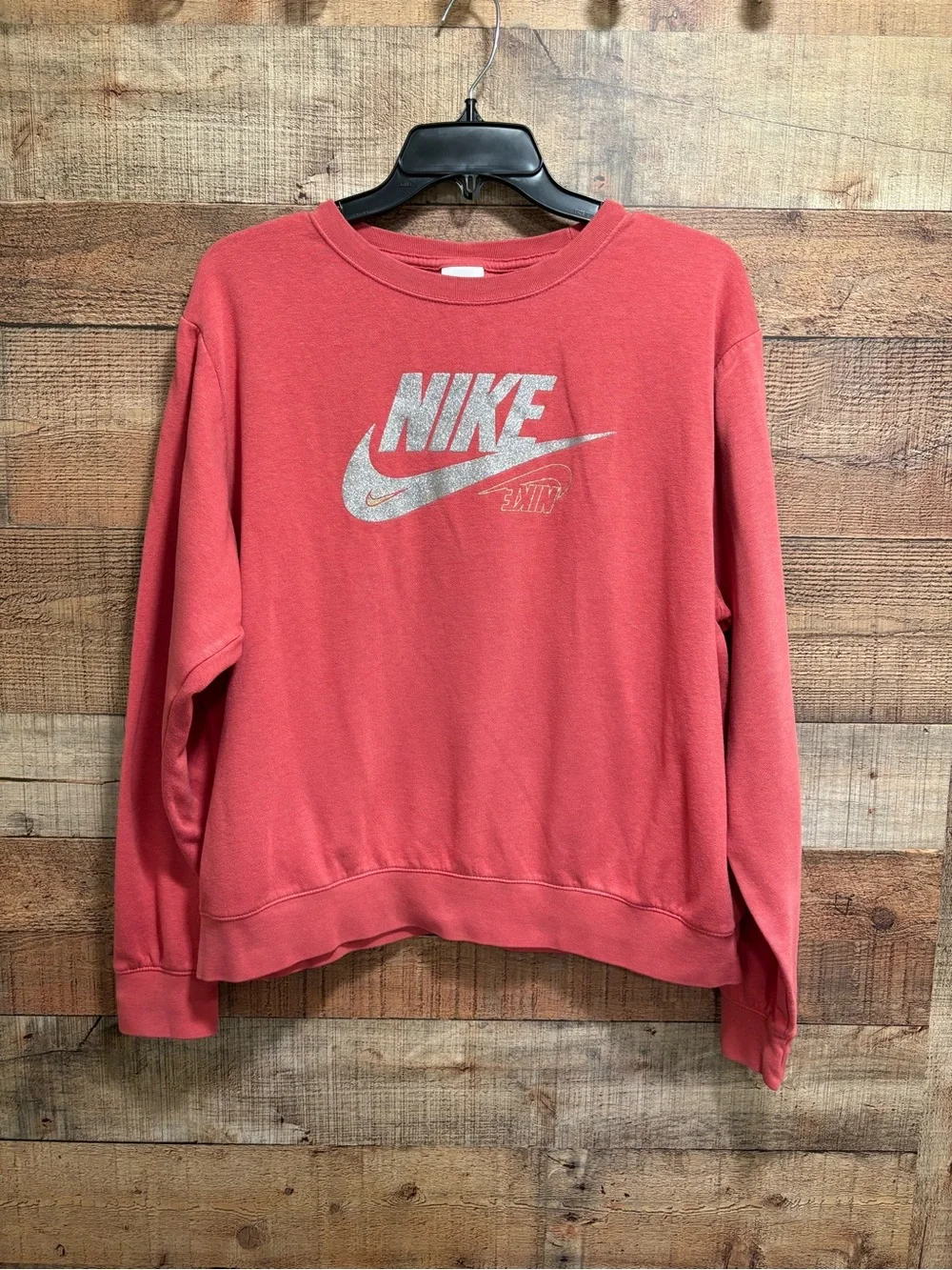 Nike Women’s Crewneck Sweatshirt Size Medium coral pink W039